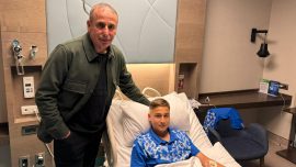 Trabzonspor’da Abdullah Avcı’dan genç futbolcuya moral ziyareti